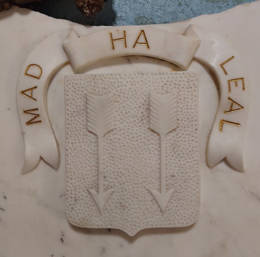 Blason sculpté de la famille Rodelec du Porzic